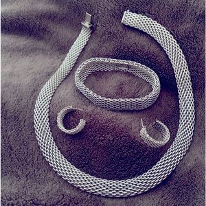 Tiffany & Co  💯 Authentic